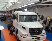 Mercedes Benz montó el primer eje pesado producido en La Matanza después de 25 años