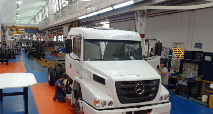 Mercedes Benz montó el primer eje pesado producido en La Matanza después de 25 años