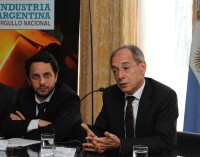 Mesas de trabajo con el sector de cuero, calzado y marroquinería