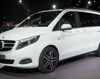 La Presidenta presentó el nuevo utilitario de Mercedes Benz en La Matanza