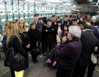 Verónica Magario recorrió junto a alumnos de la E.E.T. Nº 7 la Textil Faratex