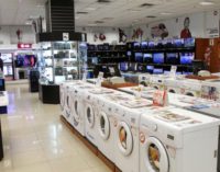 El consumo cae en picada: las ventas minoristas caen 8% y llevan siete meses a la baja