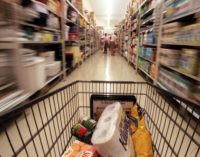 Se desplomó en marzo la confianza del consumidor