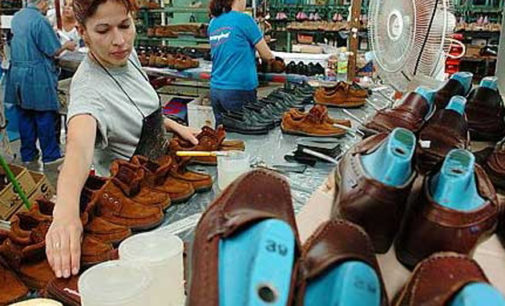 El Gobierno quiere reactivar la producción textil y de calzados reduciendo aportes patronales