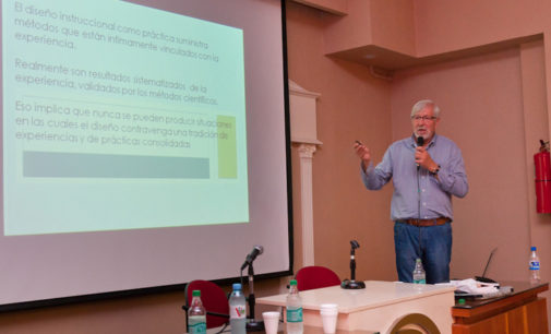 El especialista español Miguel Zapata-Ros brindó una charla sobre educación en la UNLaM