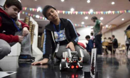 Más de cien chicos participaron de un taller con robots y juegos de electrónica e ingeniería en la UNLaM