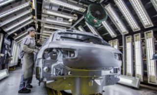 Según el INDEC, la producción industrial se desplomó 6,9 por ciento