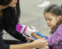 Con impresoras 3D, la UNLaM fabrica manos ortopédicas