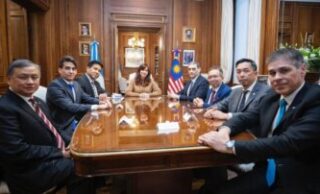 La Vicepresidenta destacó que el proyecto Argentina GNL modificará la matriz energética del país