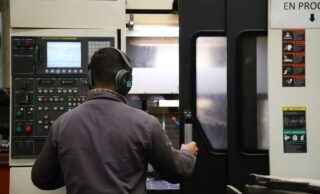 Sobre empleo, importaciones, reforma laboral y otras yerbas