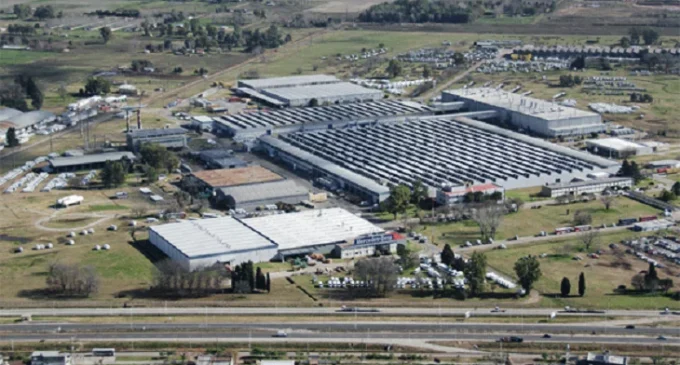 Mercedes Benz cierra una planta de su centro industrial de Virrey del Pino por “una cuestión logística”