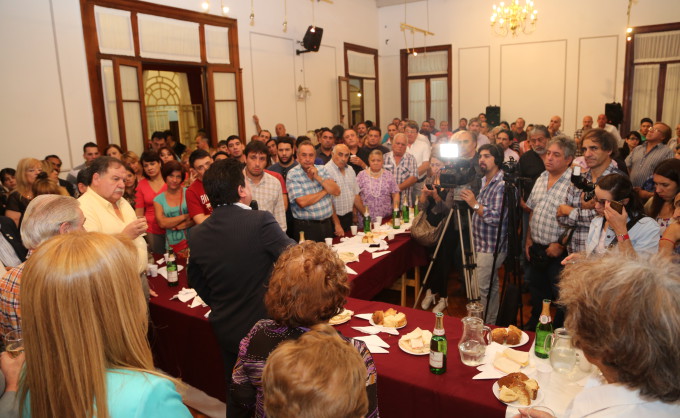 Espinoza realizó el tradicional brindis con los empleados del municipio