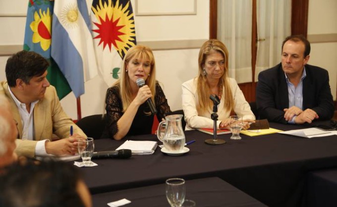 Espinoza reunió al PJ bonaerense en La Matanza para “debatir sobre la reorganización”